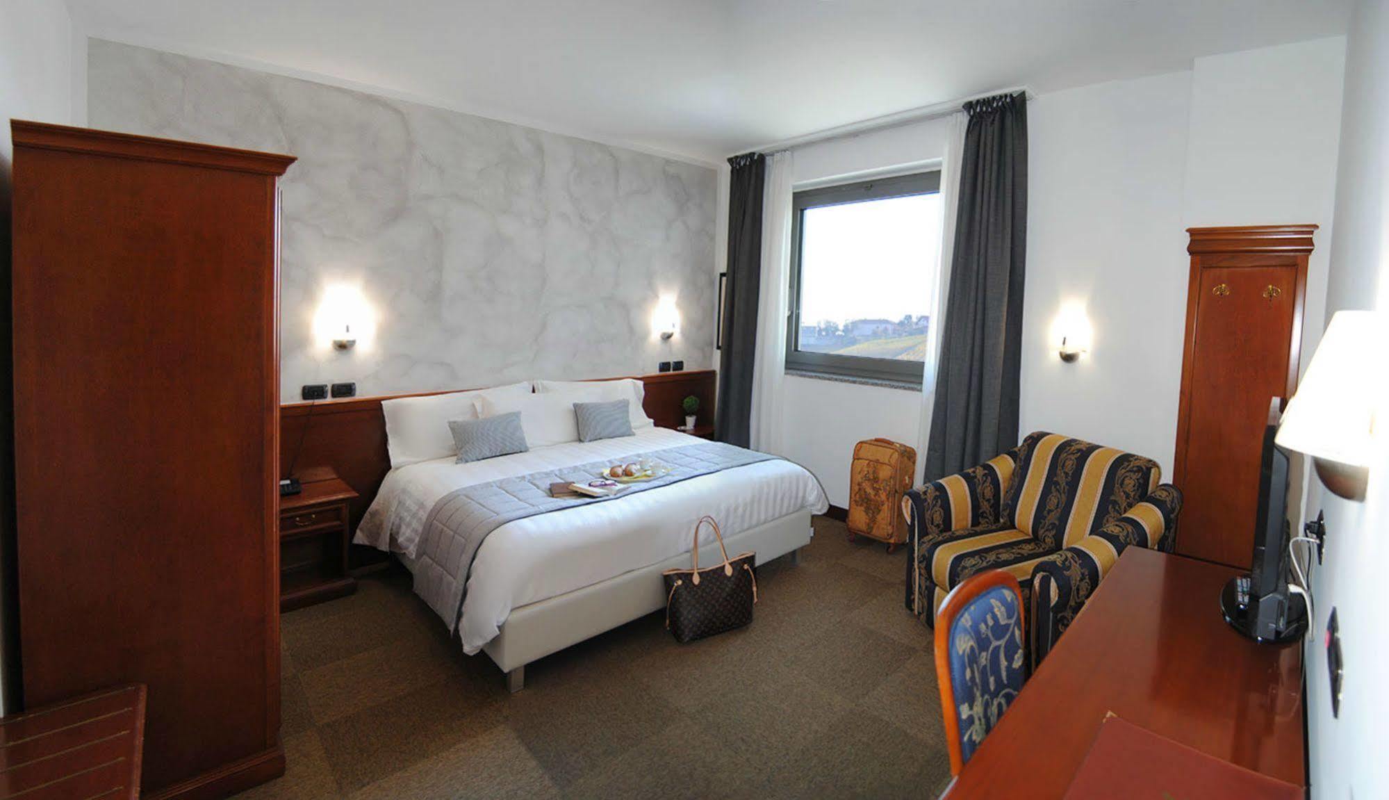 Hotel Medea (Adults Only) Альба Екстер'єр фото